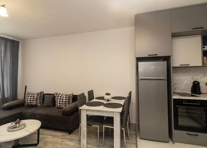 Stylish 2 Bdr Apartment At An Excellent Location